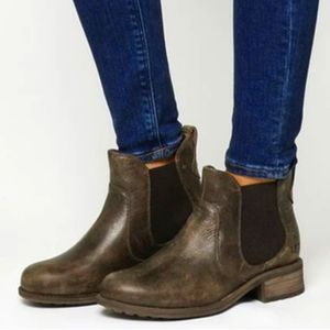 UGG Bonham Chelsea Ankle Boots in Stout Brown